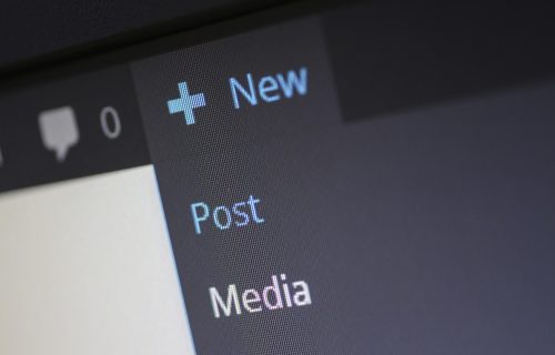网页端证件照在线制作界面截图，左侧为上传区右侧为换底色预览